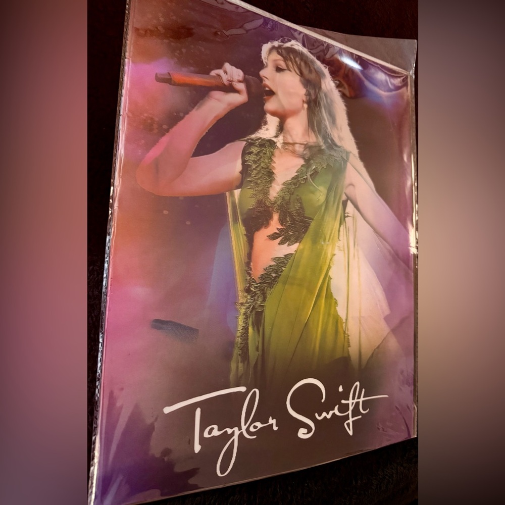 New! Taylor Swift Motion Poster “16x12”